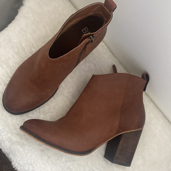 Brown Leather Ankle Boots - Size 8.5 (9) - Picture 4 of 5